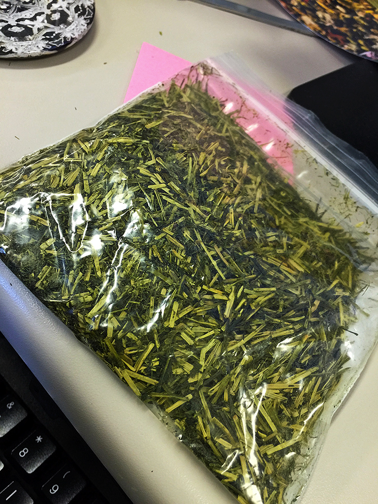 <a rel="license" href="http://creativecommons.org/licenses/by-sa/4.0/"><img alt="Creative Commons License" style="border-width:0" src="https://i.creativecommons.org/l/by-sa/4.0/88x31.png" /></a><br /><span xmlns:dct="http://purl.org/dc/terms/" href="http://purl.org/dc/dcmitype/StillImage" property="dct:title" rel="dct:type">Kukicha Extra ~ desk bag</span> by <a xmlns:cc="http://creativecommons.org/ns#" href="http://parting.gifts" property="cc:attributionName" rel="cc:attributionURL">Jocilyn Mors</a> is licensed under a <a rel="license" href="http://creativecommons.org/licenses/by-sa/4.0/">Creative Commons Attribution-ShareAlike 4.0 International License</a>.