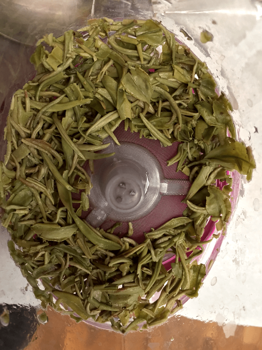 Bi Lo Chun (Goldfish): spent by Jocilyn Mors is licensed under a Creative Commons Attribution-ShareAlike 4.0 International License.