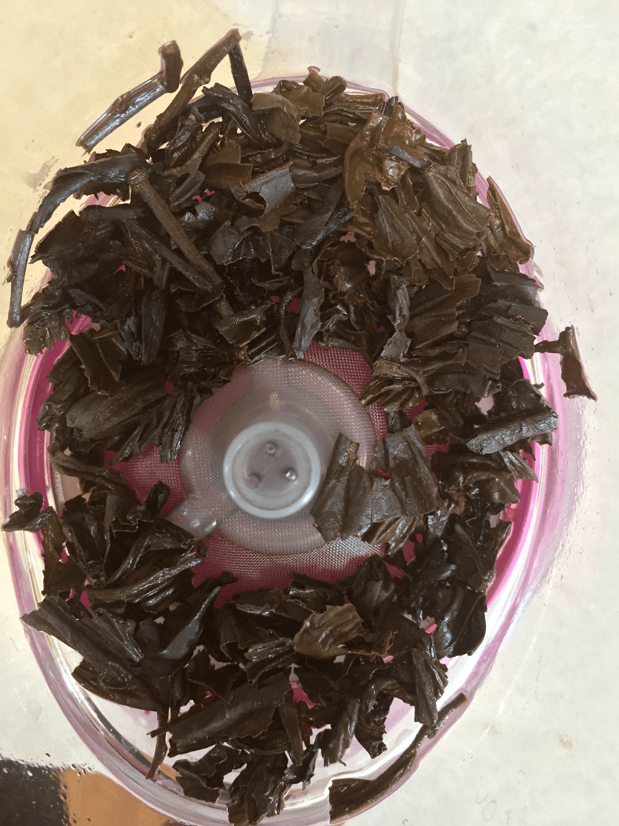 <a rel="license" href="http://creativecommons.org/licenses/by-sa/4.0/"><img alt="Creative Commons License" style="border-width:0" src="https://i.creativecommons.org/l/by-sa/4.0/88x31.png" /></a><br /><span xmlns:dct="http://purl.org/dc/terms/" href="http://purl.org/dc/dcmitype/StillImage" property="dct:title" rel="dct:type">Lapsang Souchong (Eli): spent</span> by <a xmlns:cc="http://creativecommons.org/ns#" href="http://parting.gifts" property="cc:attributionName" rel="cc:attributionURL">Jocilyn Mors</a> is licensed under a <a rel="license" href="http://creativecommons.org/licenses/by-sa/4.0/">Creative Commons Attribution-ShareAlike 4.0 International License</a>.