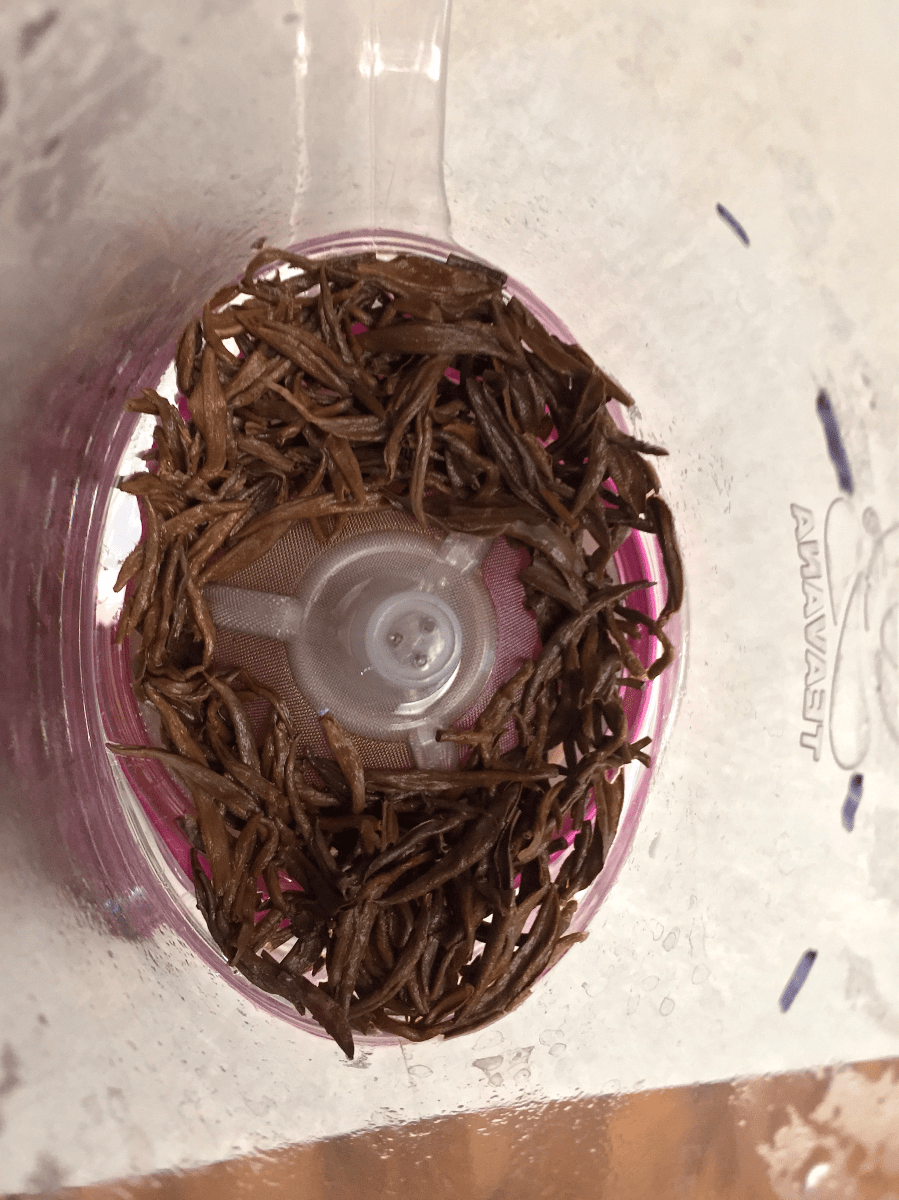 Light of Day Organics - Yunnan Gold: Spent by Jocilyn Mors is licensed under a Creative Commons Attribution-ShareAlike 4.0 International License.