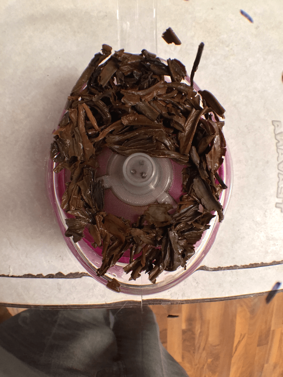 Ying Ming Yunnan Extra Fancy (By the Pound): spent by Jocilyn Mors is licensed under a Creative Commons Attribution-ShareAlike 4.0 International License.