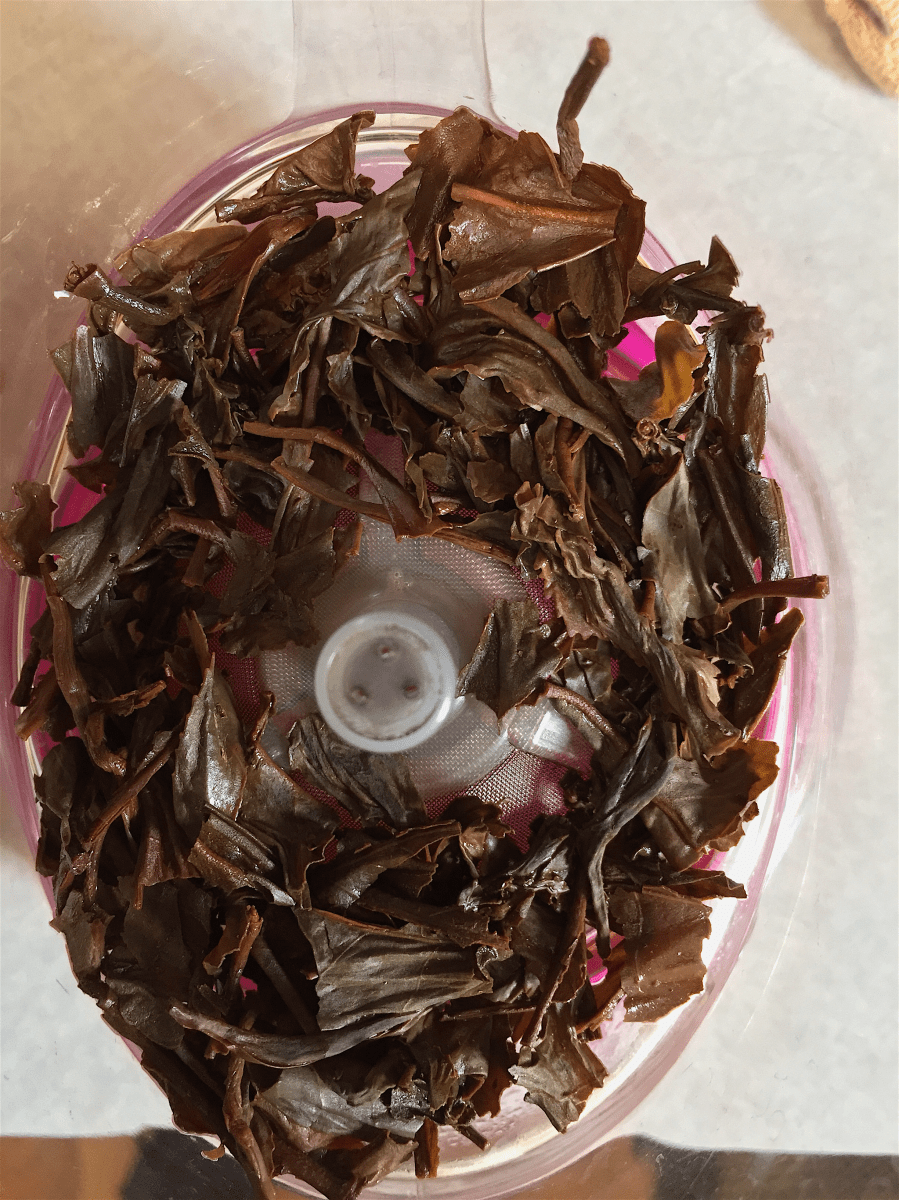 <a rel="license" href="http://creativecommons.org/licenses/by-sa/4.0/"><img alt="Creative Commons License" style="border-width:0" src="https://i.creativecommons.org/l/by-sa/4.0/88x31.png" /></a><br /><span xmlns:dct="http://purl.org/dc/terms/" href="http://purl.org/dc/dcmitype/StillImage" property="dct:title" rel="dct:type">Ceylon OP Nuwara Eliya (TeaGschwendner) ~ spent</span> by <a xmlns:cc="http://creativecommons.org/ns#" href="http://parting.gifts" property="cc:attributionName" rel="cc:attributionURL">Jocilyn Mors</a> is licensed under a <a rel="license" href="http://creativecommons.org/licenses/by-sa/4.0/">Creative Commons Attribution-ShareAlike 4.0 International License</a>.