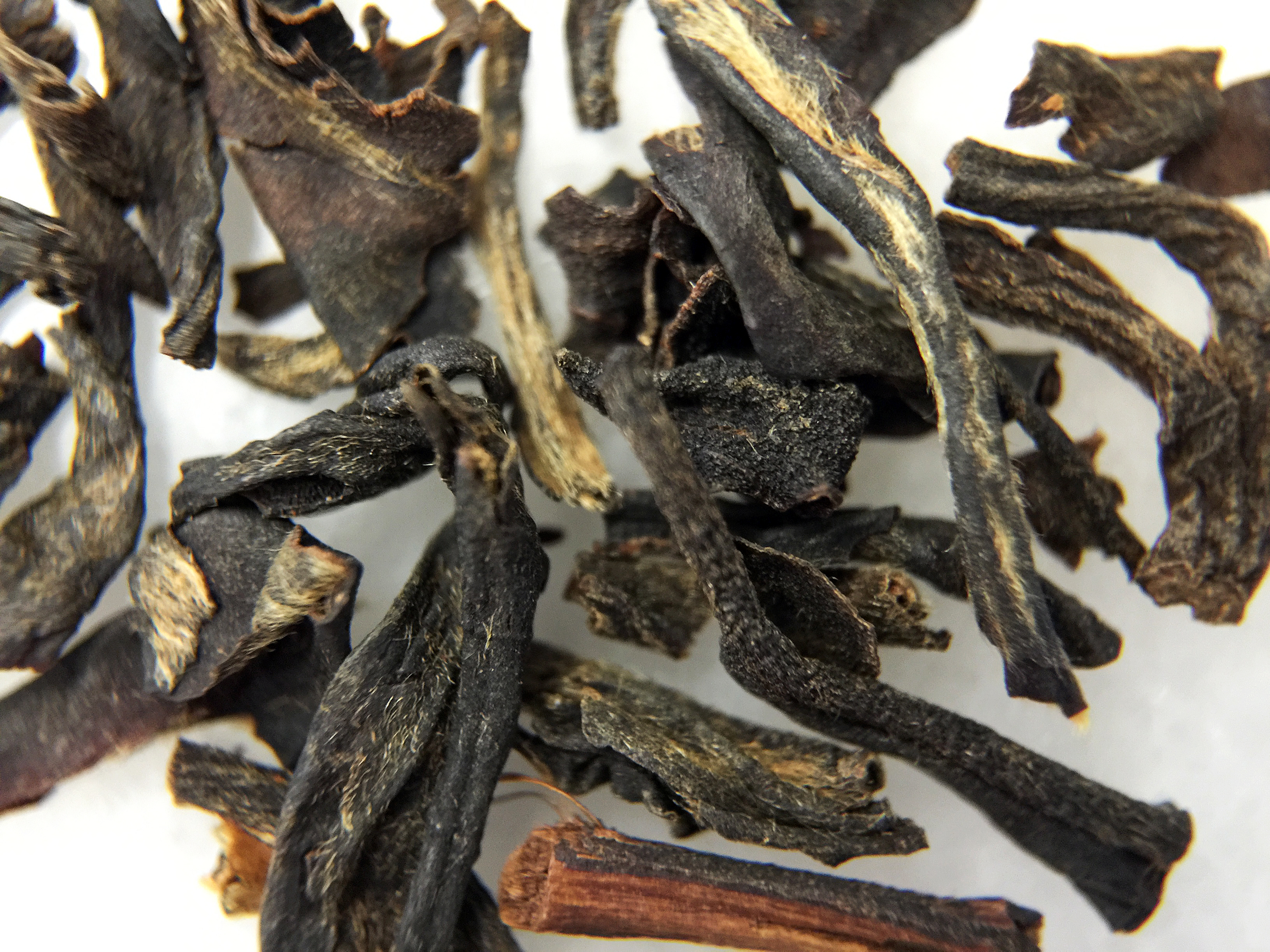 Laos Black #05 (Steepster) ~ loose leaf macro 14X by jocilyn mors is licensed under a Creative Commons Attribution-ShareAlike 4.0 International License.