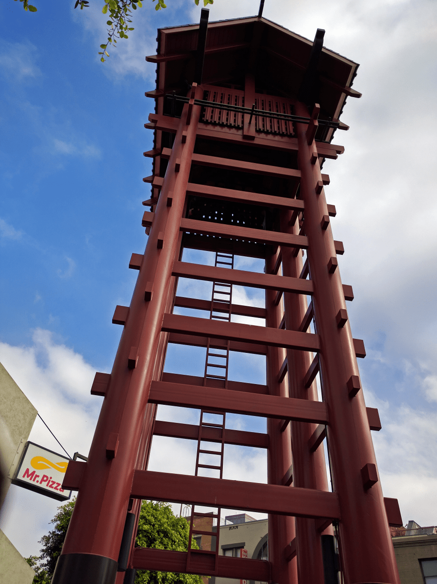 Oi Ocha with Wakame Wakakuki (Itoen) ~ Mr. Pizza Tower Thumb Shadow by Jocilyn Mors is licensed under a Creative Commons Attribution-ShareAlike 4.0 International License.