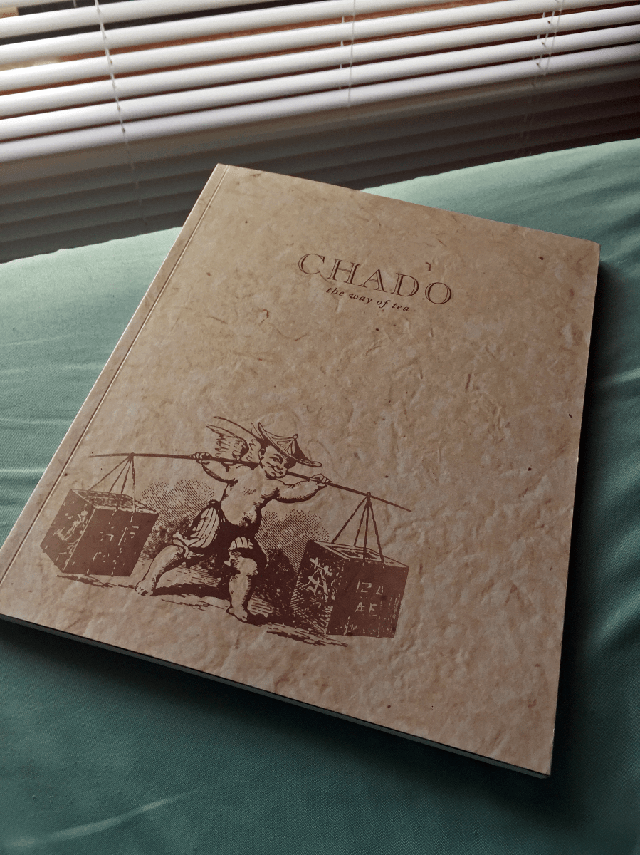 Chado Signature Tai Ping Hou Kui ~ cat A by Jocilyn Mors is licensed under a Creative Commons Attribution-ShareAlike 4.0 International License.