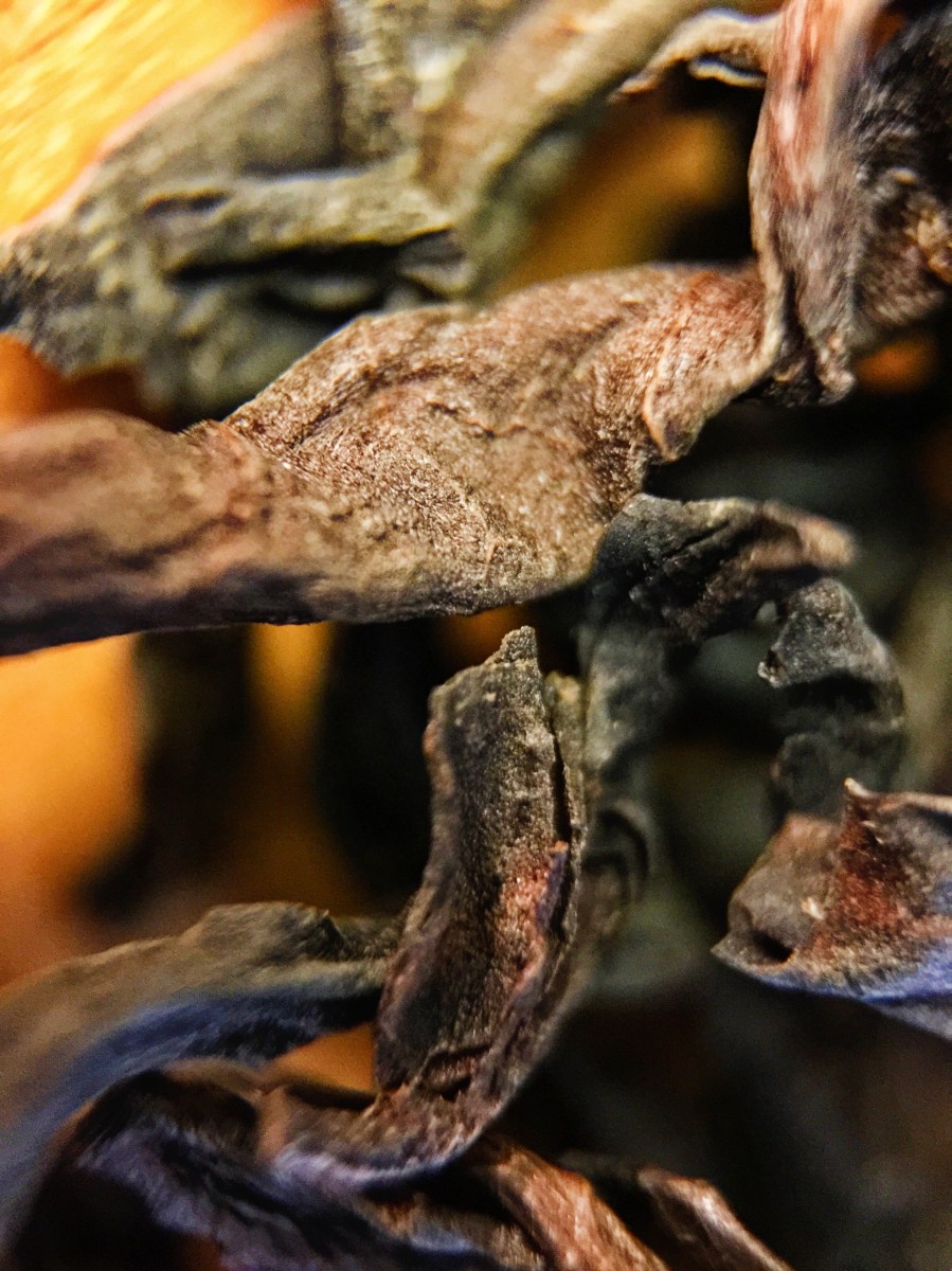 Image of Wu Yi Yan Cha (Goldfish) ~ loose leaf Macro 21x by Jocilyn Mors is licensed under a Creative Commons Attribution-NonCommercial-ShareAlike 4.0 International License.