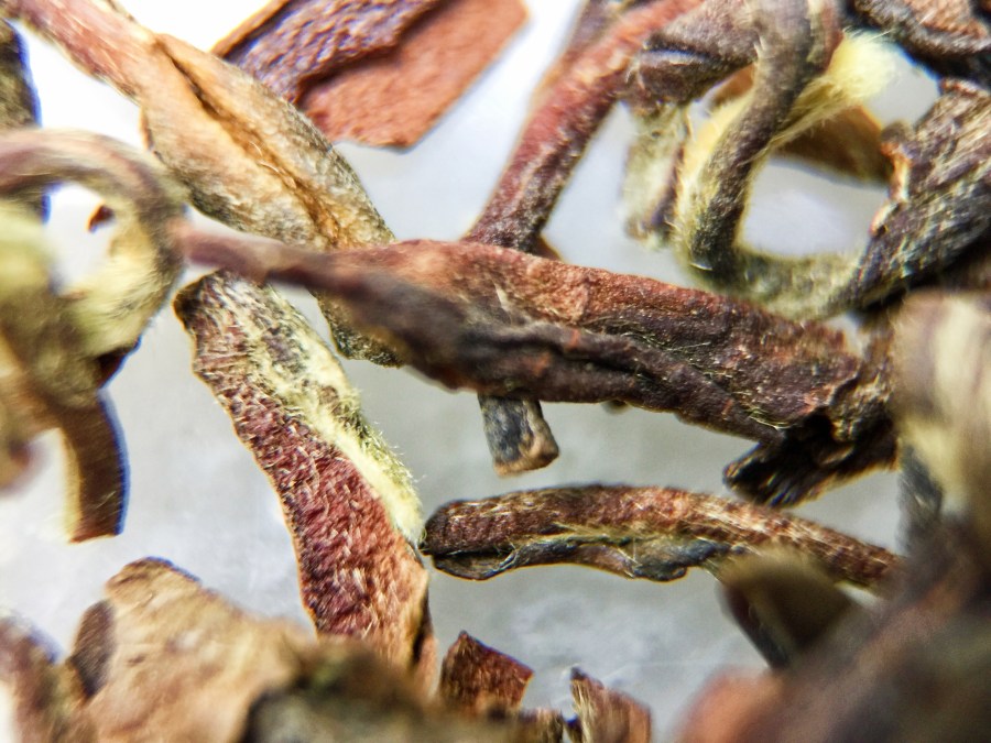 Photograph of Antu Valley SFTGFOP (Chado) ~ loose leaf Macro 21x by Jocilyn Mors is licensed under a Creative Commons Attribution-NonCommercial-ShareAlike 4.0 International License.