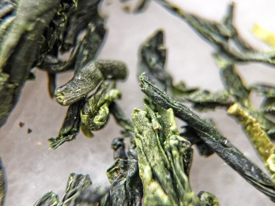 Photograph of Kagoshima Kamairicha (Kilogram) ~ LL Macro 14x C by Jocilyn Mors is licensed under a Creative Commons Attribution-NonCommercial-ShareAlike 4.0 International License.